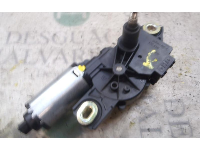 Моторчик заднего дворника 2K0955712C Volkswagen Caddy