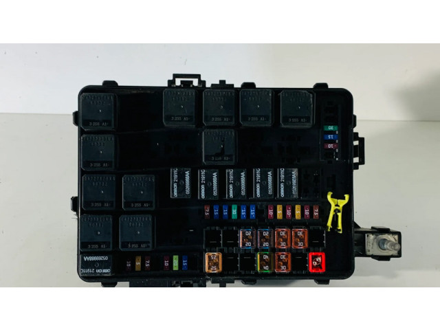 Блок предохранителей 7154763030, 670007428 Maserati Levante