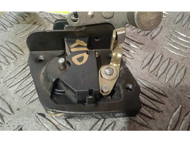 Zámek zadních dveří    KIA Carnival 2004