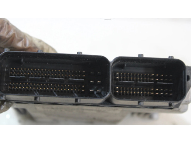 Řídící jednotka 0281011568 Volkswagen Transporter - Caravelle T5 2005