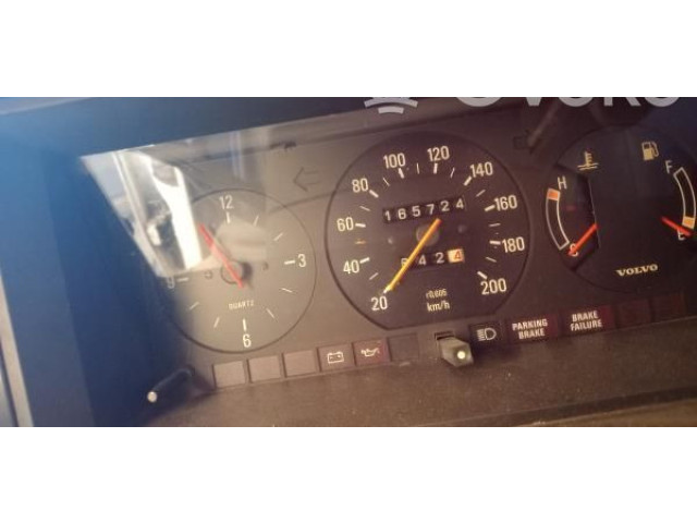 Přístrojová deska Volvo 240 1974