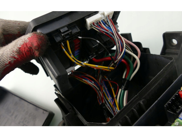 Pojistková skříňka 24383JD00A Nissan Qashqai+2 2010