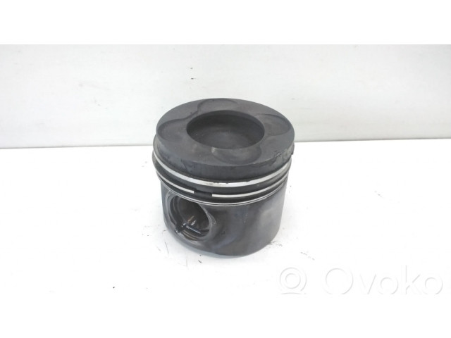 Píst 84L107 BMW 5 E60 E61 pro naftový motor 3.0