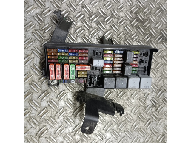 Блок предохранителей    Mercedes-Benz R W251    