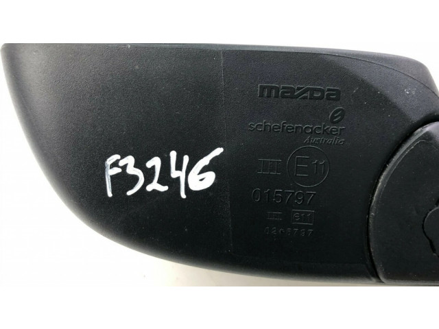 Боковое стекло в середине кузова