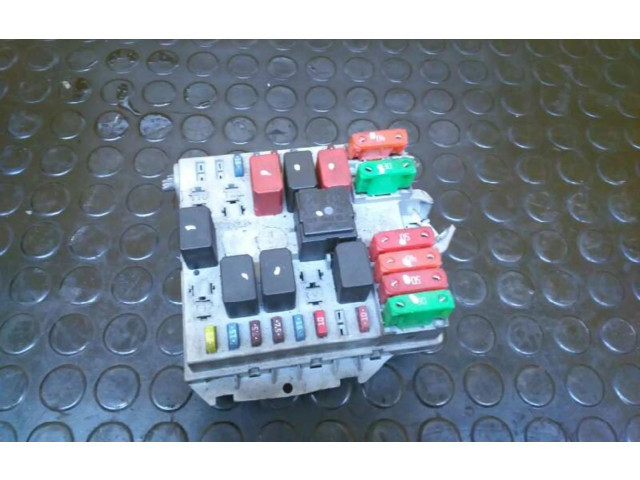 Блок предохранителей 51742419   Alfa Romeo GT    