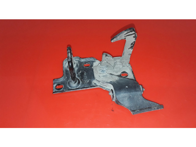 Петля замка капота двигателя