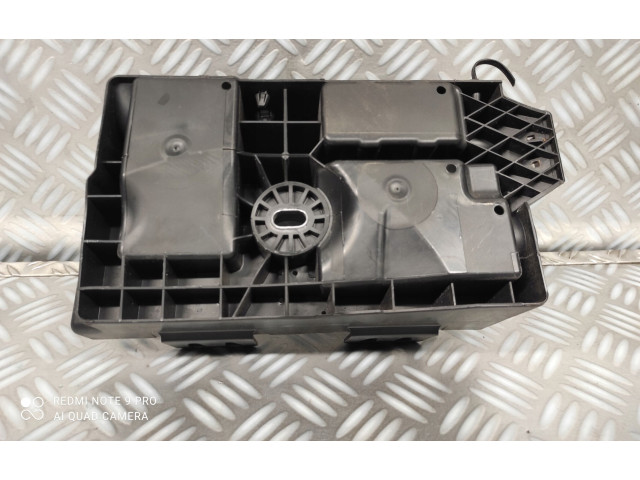 Pojistková skříňka 13302321 Opel Zafira C 2012