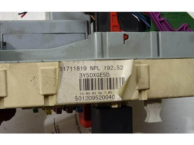 Pojistková skříňka 51711819 Fiat Stilo 2002