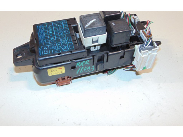 Блок предохранителей MB953410, MR193494 Mitsubishi Carisma