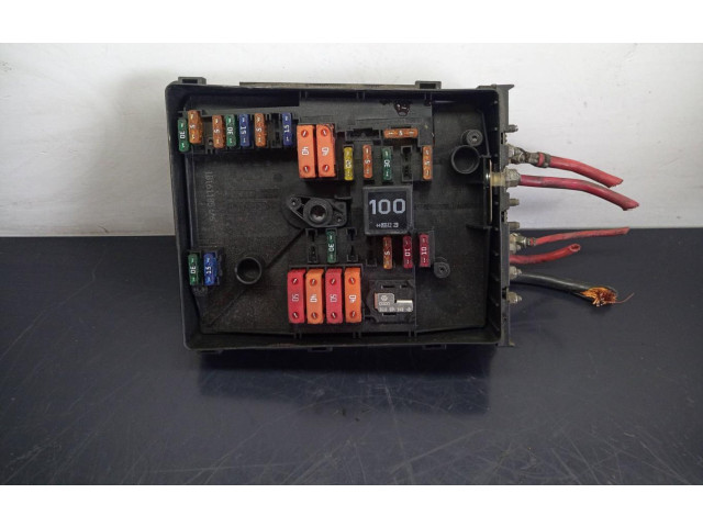 Блок предохранителей 1KO937125 Audi A3 S3 8L