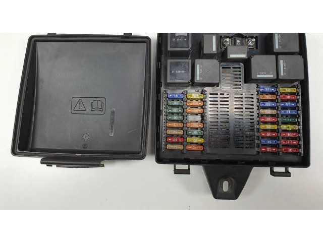   Pojistková skříňka AD43-14A173-AA   Aston Martin Rapide 2015