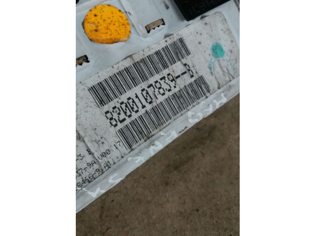 Дисплей       Renault Megane II