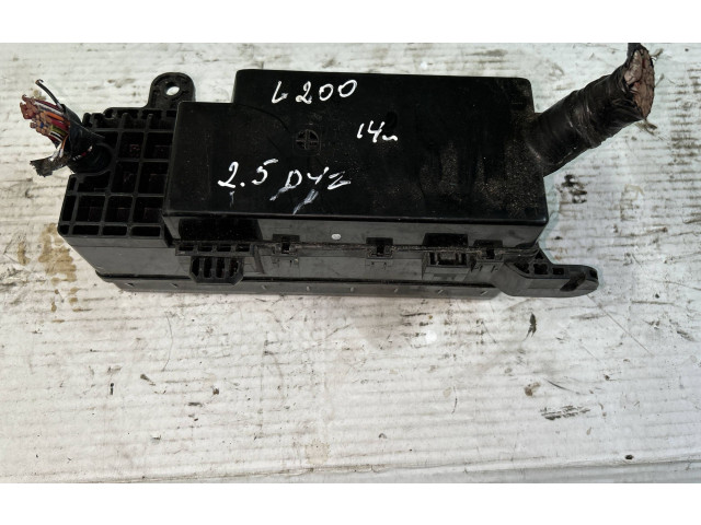 Блок предохранителей Mitsubishi L200