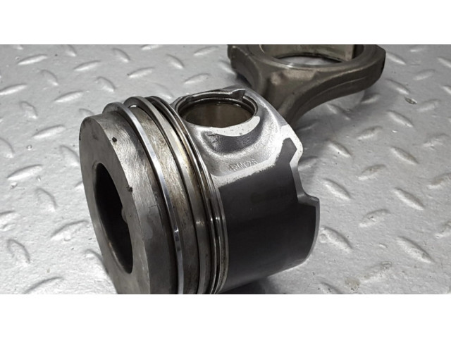 Píst 059107065BJ, 059AA   Audi A4 S4 B7 8E 8H  pro naftový motor 3.0 ASB 