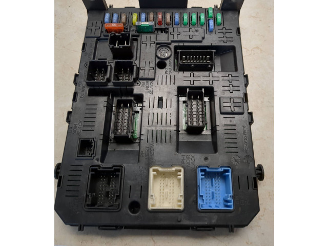 Pojistková skříňka Řídící jednotka BSM 981218858002, 282903904 Peugeot 3008 I 2015