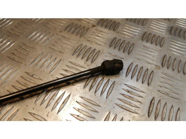 Амортизатор капота двигателя