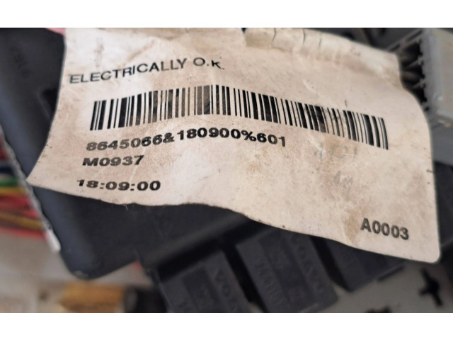 Блок предохранителей  9401802, 8645066   Volvo V70    