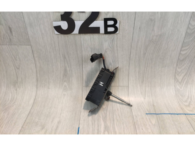 Моторчик стеклоочистителя 9154528    Volvo S80