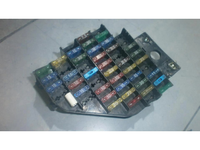 Блок предохранителей     Saab 900    