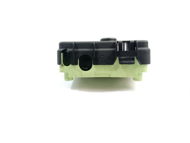 Блок предохранителей 8387547   BMW X3 E83    