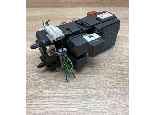 Блок предохранителей MB953355, 0K080231 Mitsubishi Carisma