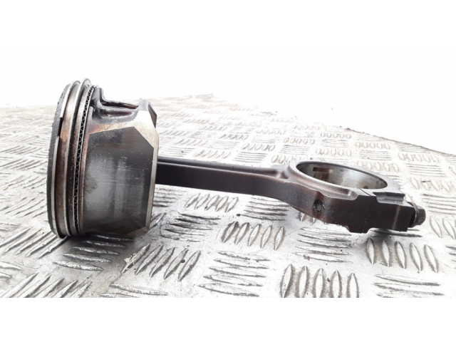 Píst Saab 9-7X pro benzínový motor 4.2