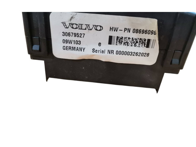 Блок предохранителей 30679527   Volvo XC90    