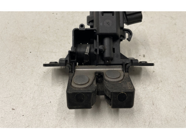 Замок багажника    Toyota Yaris 2013