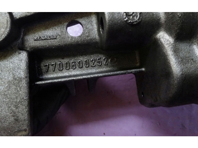 Масляный насос   7700100894G  Renault Trafic II (X83) 