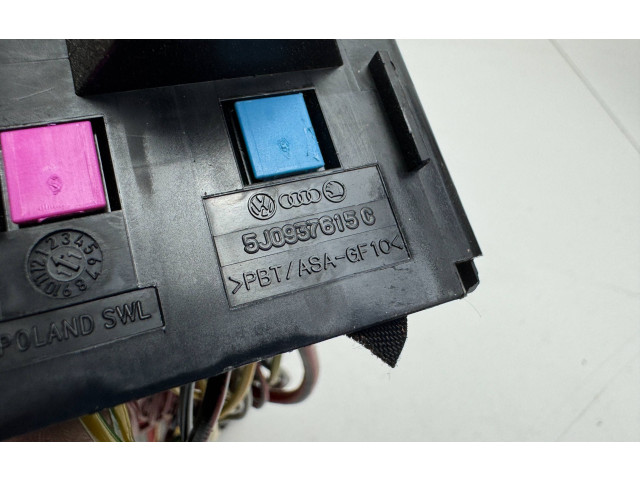 Блок предохранителей 5J0937615C   Skoda Fabia Mk2 (5J)    