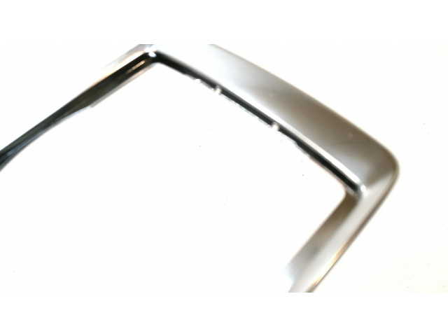 Другая деталь салона