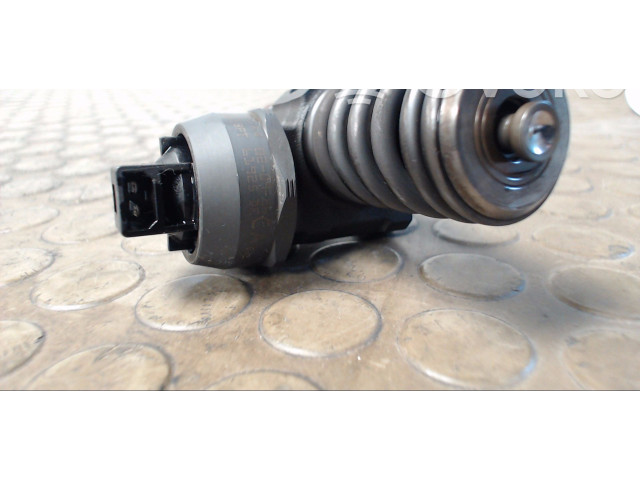 Форсунка 0414720213, 038130079GX    Audi A3 S3 8L   