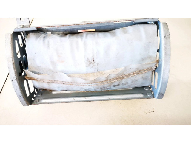 Подушка безопасности пассажира    Mitsubishi Carisma