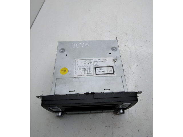 Радио/ проигрыватель CD/DVD / навигация