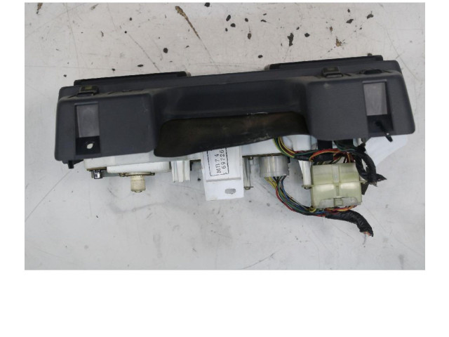 Přístrojová deska Mitsubishi Pajero 1987 MB741965