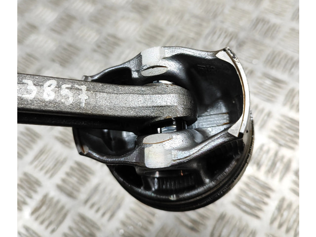 Поршень B 4204 T47 31401957, 32298424 Volvo XC40