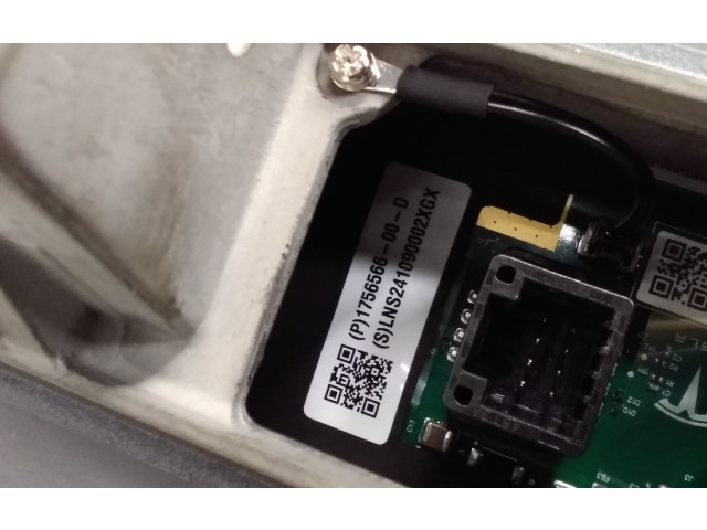 Дисплей    175656600D   Tesla Model 3