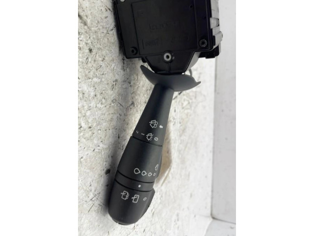 Ручка стеклоочистителей 8201168013   Renault Clio IV