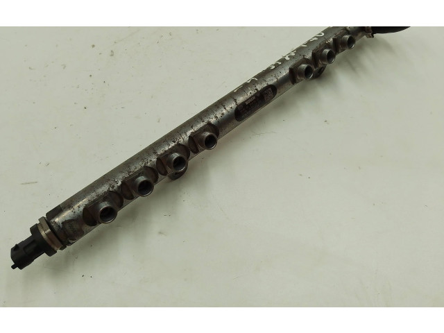 Топливная рампа 30777759   Volvo V70  