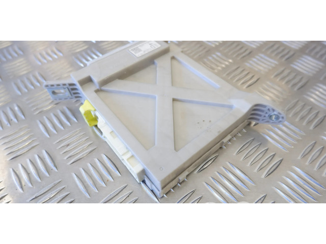   Pojistková skříňka 8273030L40   Lexus GS 250 350 300H 450H 2012