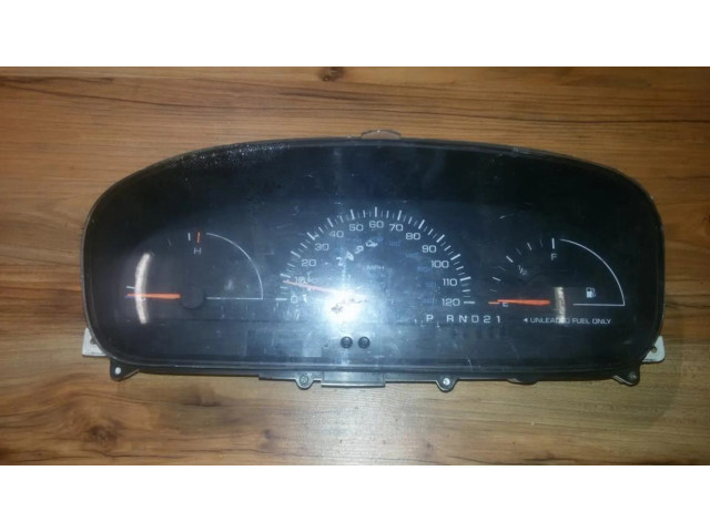 Панель приборов 70113r, tn2574102210 Dodge Caravan