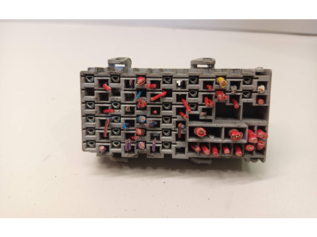 Блок предохранителей 8637669   Volvo XC90    