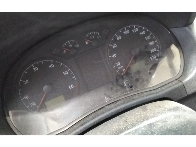 Панель приборов    Volkswagen Polo       