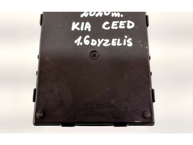 Блок комфорта 95400J7023 KIA Ceed