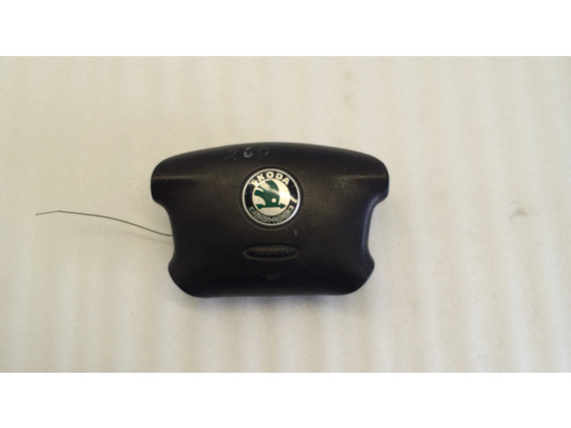 Подушка безопасности водителя 1U0880201K   Skoda Octavia Mk1 (1U)