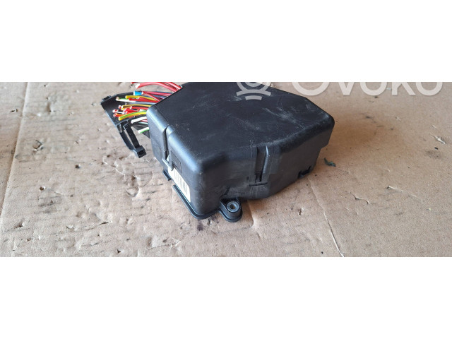 Блок предохранителей 8d1941824 Audi A6 S6 C6 4F