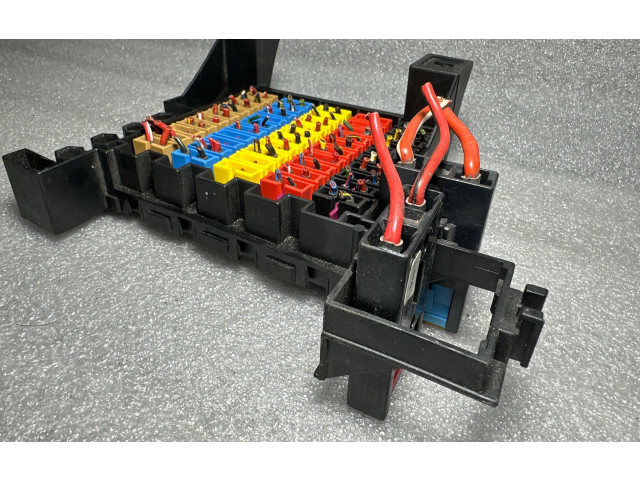   Pojistková skříňka 4D0941824   Audi A8 S8 D2 4D 2000