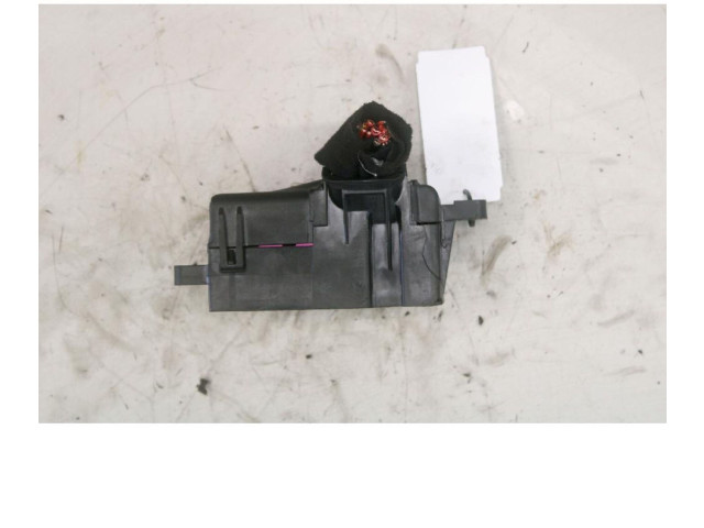 Блок предохранителей Volkswagen Golf Plus