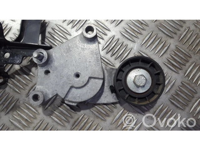 Устройство натяжки ремня